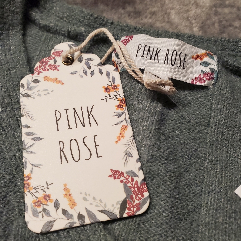 ♡♡♡♡♡ NWT Pink Rose knit sweater. - Picture 9 of 11